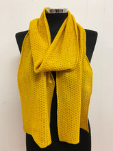 Load image into Gallery viewer, Tuck Stitch Scarf