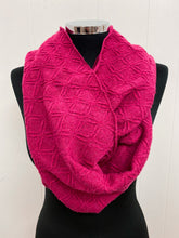 Load image into Gallery viewer, Lambswool Diamond Snood
