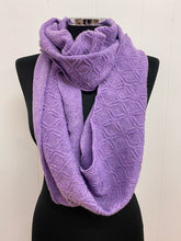 Load image into Gallery viewer, Lambswool Diamond Snood