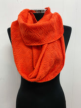 Load image into Gallery viewer, Lambswool Diamond Snood