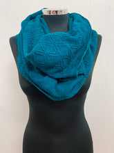 Load image into Gallery viewer, Lambswool Diamond Snood