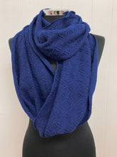 Load image into Gallery viewer, Lambswool Diamond Snood
