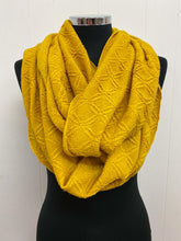 Load image into Gallery viewer, Lambswool Diamond Snood