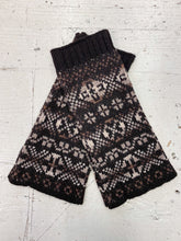 Load image into Gallery viewer, Aunty Mays Fair Isle Wrist Warmers