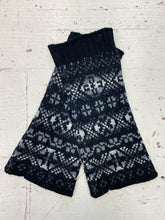 Load image into Gallery viewer, Aunty Mays Fair Isle Wrist Warmers