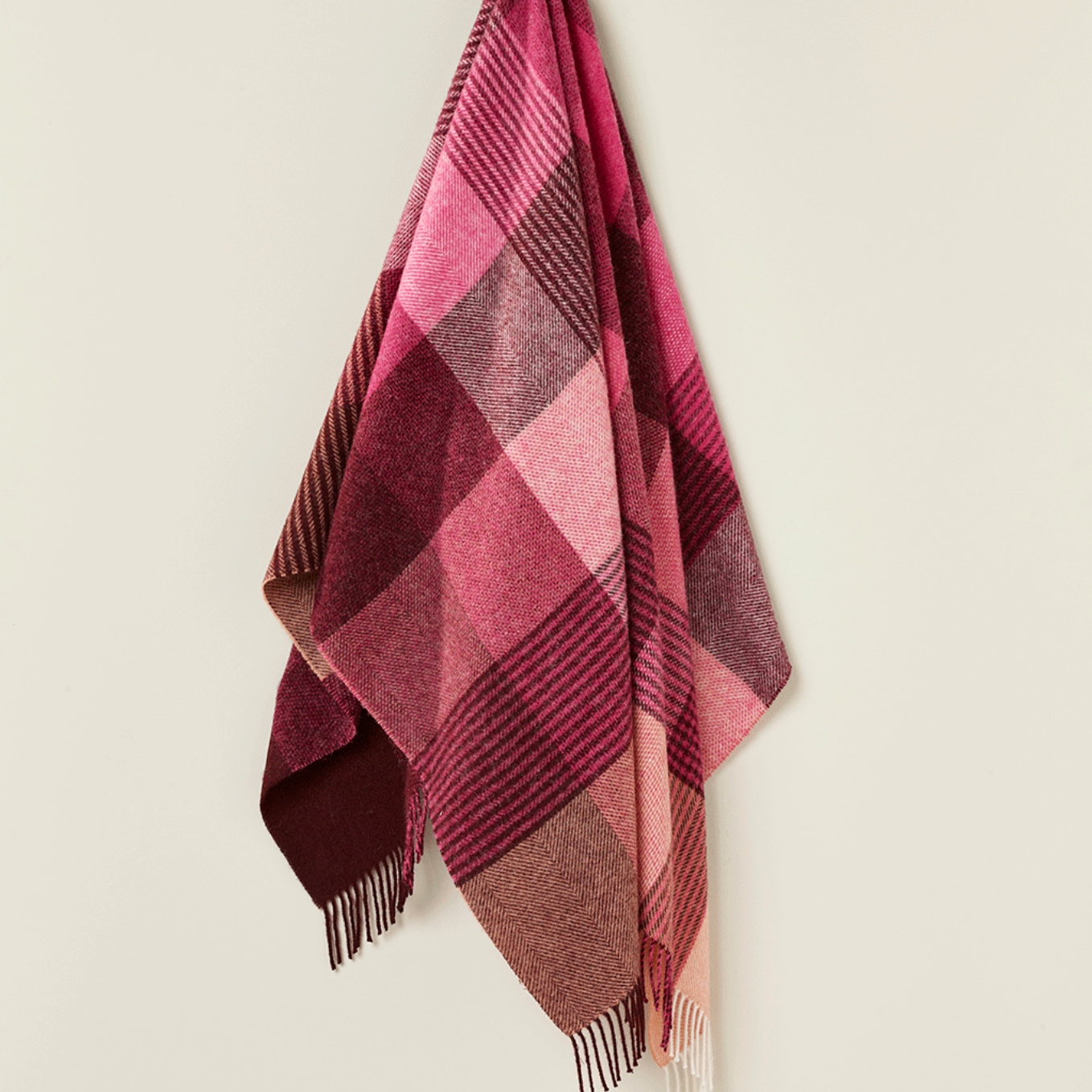Cotton Raspberry Throw Bronte - Lindley Raspberry Throw – Ninianshetland