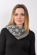 Load image into Gallery viewer, Mabel&#39;s Fair Isle Snood
