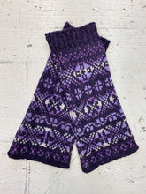 Load image into Gallery viewer, Aunty Mays Fair Isle Wrist Warmers
