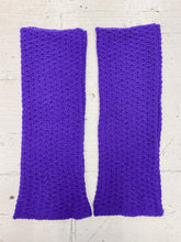 Load image into Gallery viewer, Tuck Stitch Wrist Warmers
