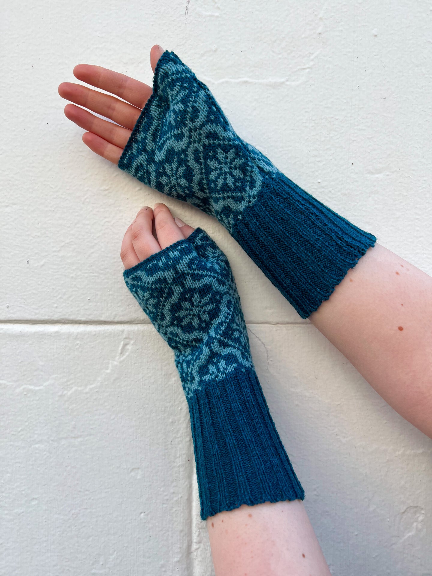 Lizzie's Fair Isle Wrist Warmers